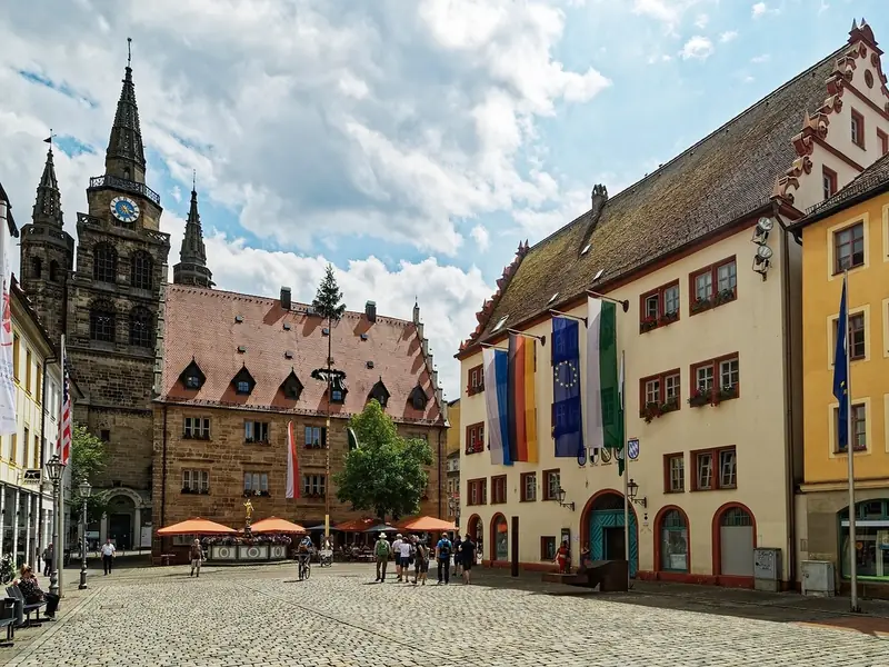 Marktplatz in Ansbach mit St. Gumbertus