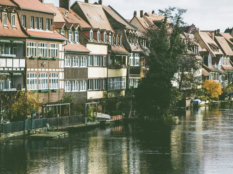 Historische Häuser am Regnitzufer in Bamberg