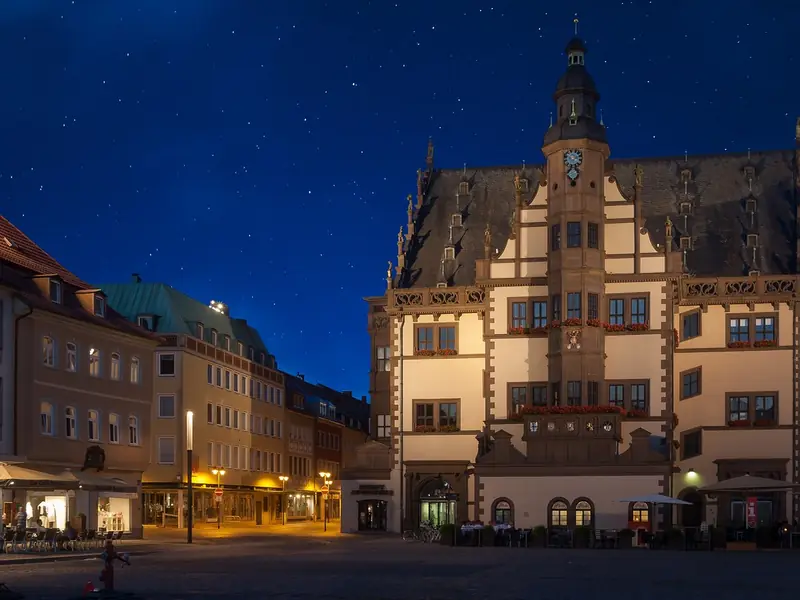 Rathaus Schweinfurt am Marktplatz bei Nacht